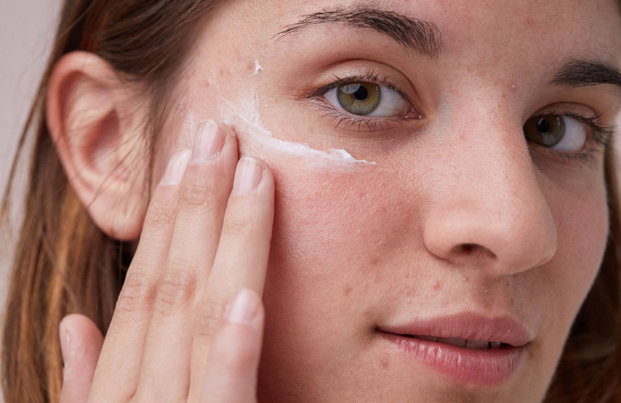 آبرسان و ضد آفتاب: چگونه این دو محصول مکمل یکدیگر عمل می‌کنند؟